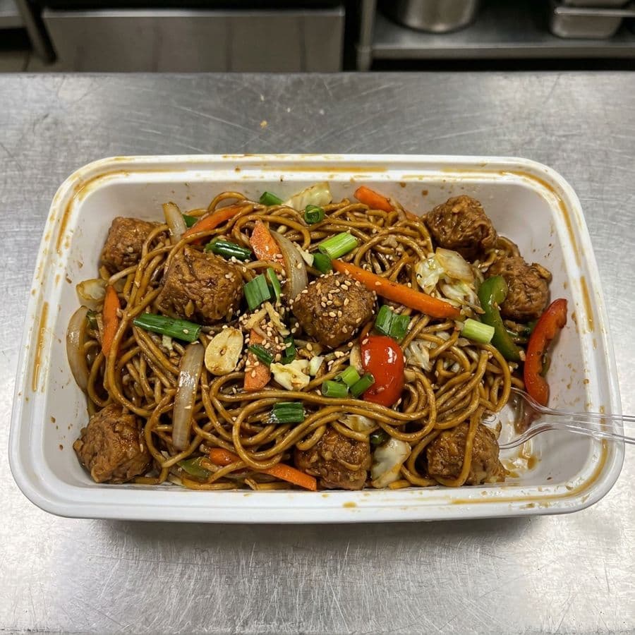 Szechuan Soya Chaap Chow Mein